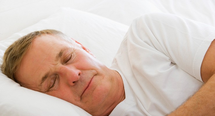 0102_80406834 man sleeping in bed