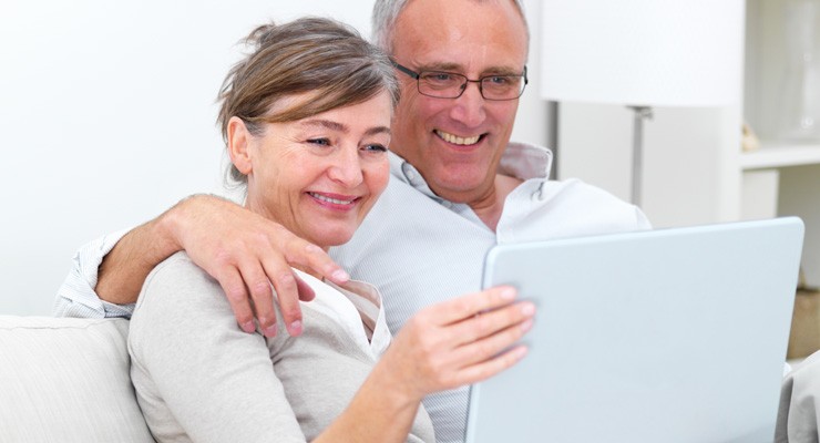 0073_146724654 man and woman on couch looking at a laptop screen