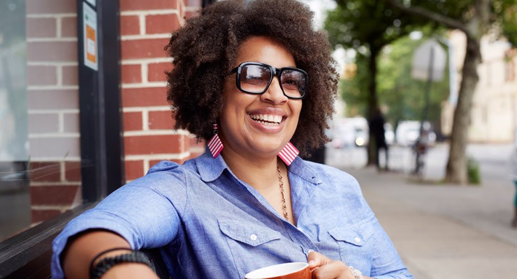 woman sitting in bench outside