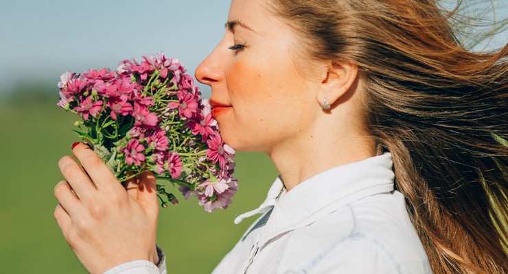 0394_556452231 woman smelling pretty bouquet of flowers